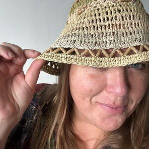 Handmade Raffia Bucket Hat with Wooden Bead Accents – Natural Earth Tones
